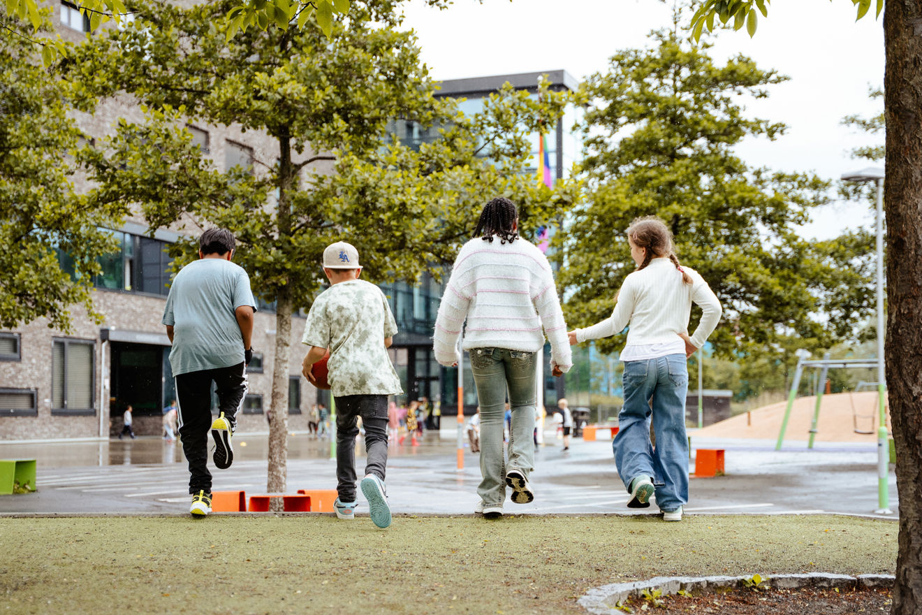 Foto: Sebastian Loraas En gruppe mennesker som skater